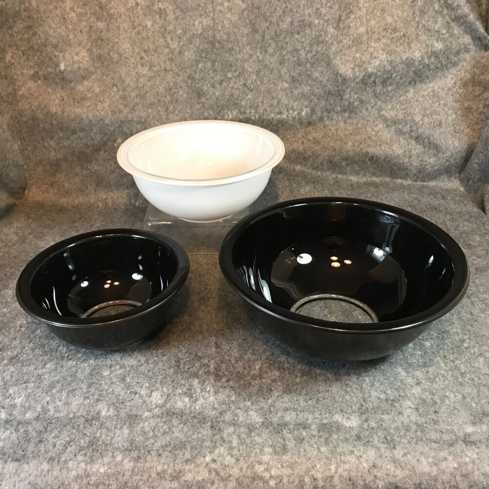 PYREX Vintage Corning Black and White Clear Bottom 3-Pieces Mixing Bowls - Picture 4 of 10